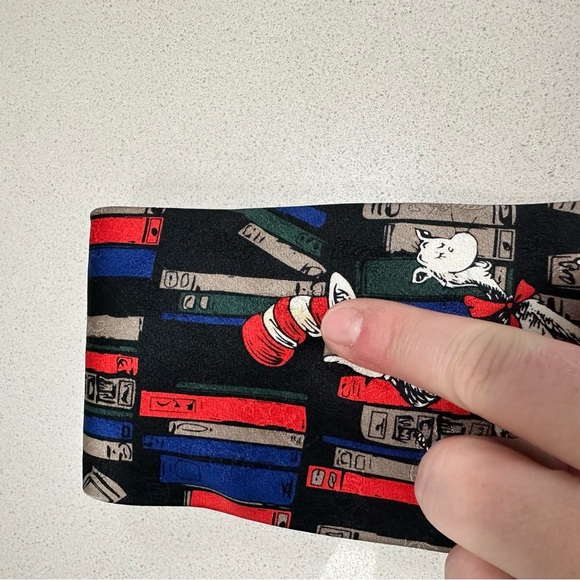 Dr. Seuss 1990’s vintage cat in the hat cartoon tie 100% silk made in Korea - Picture 9 of 9